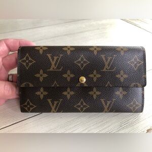 Special edition Louis Vuitton Sara wallet with spring color interior fabric